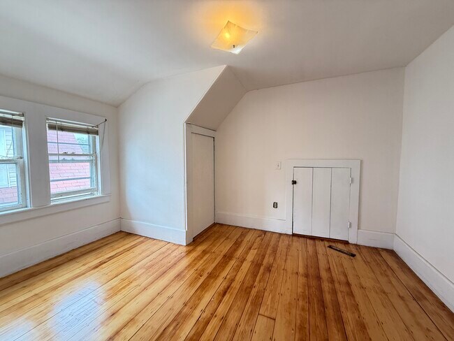 Foto del edificio - 57 Rindge Ave