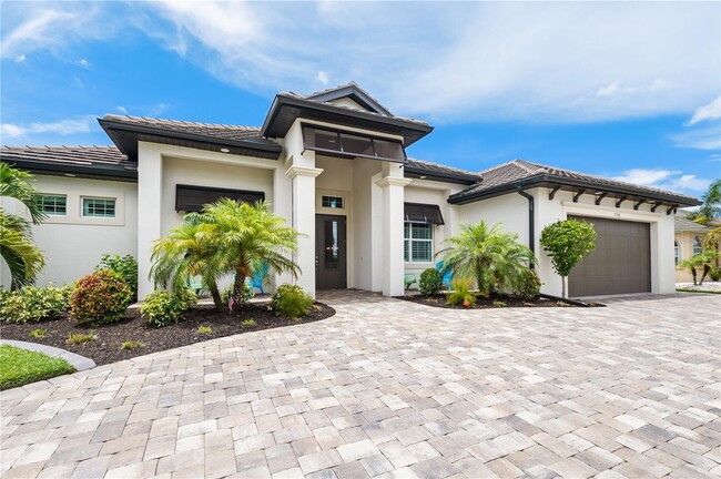 Foto del edificio - Waterfront home in South Gulf Cove.