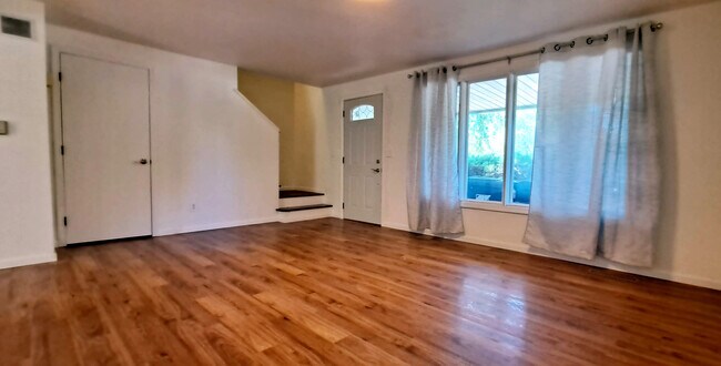 Foto del edificio - 732 Heritage Dr