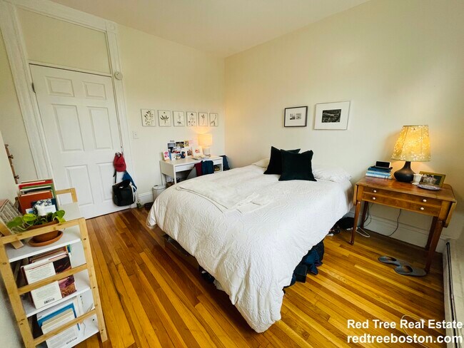 Building Photo - 11 Houghton St