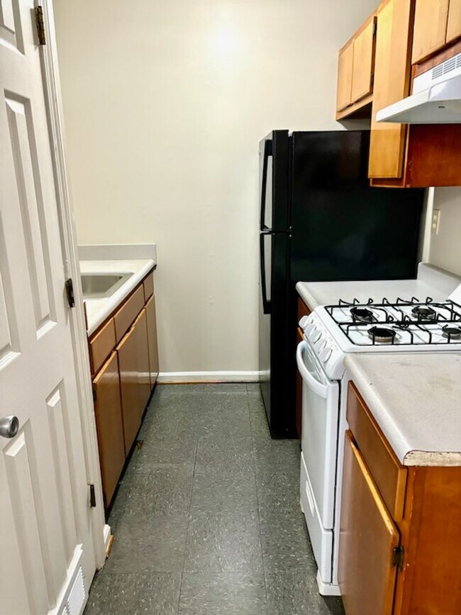 Foto del edificio - Spacious 1 BR in Portland- Section 8 accepted