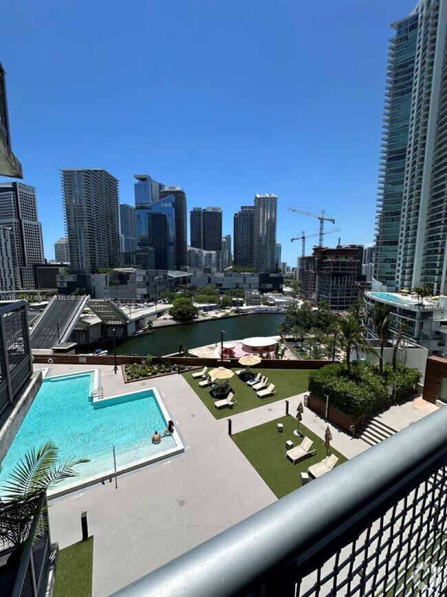 Building Photo - 350 S Miami Ave