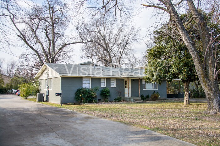 Primary Photo - 1603 N Leverett Ave