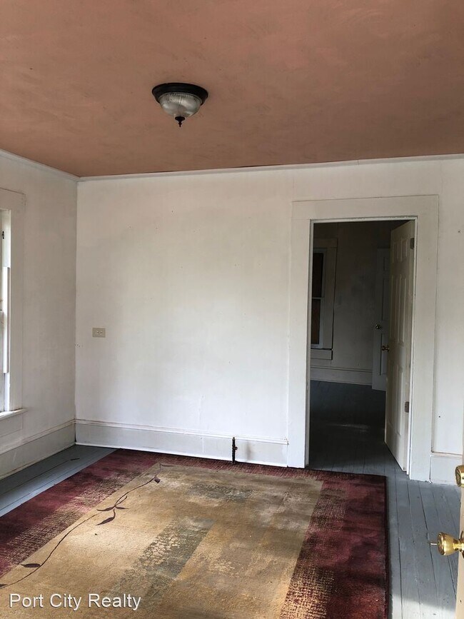 Foto del edificio - 2 br, 1 bath House - 351 E.79th St.