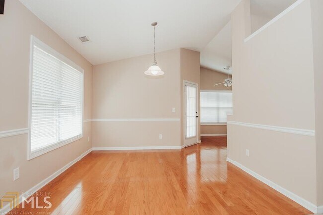 Building Photo - 3845 Pine Village Pl