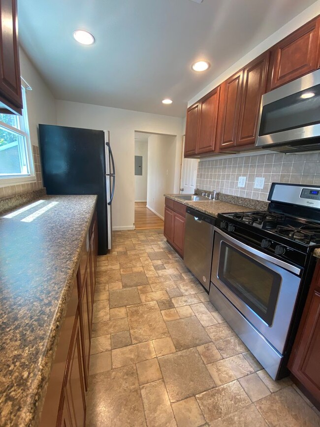 Foto del edificio - 3 bedroom, 2 bath single family home in Ab...