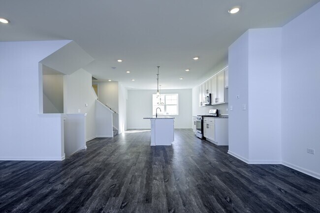 Building Photo - 1587 Syracuse Dr