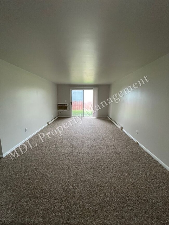 Building Photo - 121 N Woodbridge St