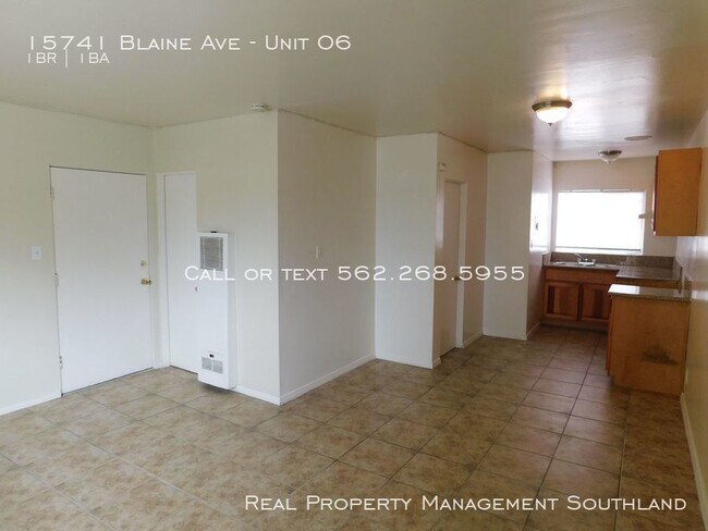 Building Photo - 15741 Blaine Ave