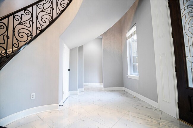 Building Photo - 3202 Bonnebridge Way Blvd