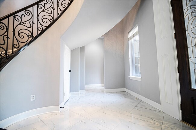 Foto del edificio - 3202 Bonnebridge Way Blvd