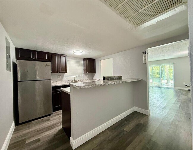 Foto del edificio - 726 SW 81st Ave