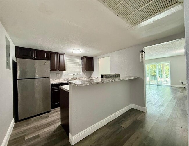Building Photo - 726 SW 81st Ave