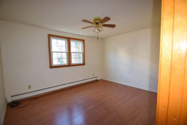 Foto del edificio - 174 Upper County Rd