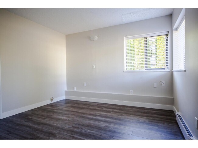 Photo du bâtiment - 11604-1175A 75A Ave.