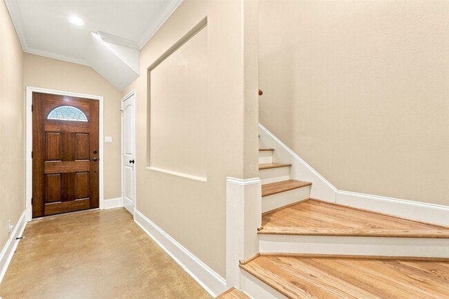 Building Photo - 1714 Ovid St