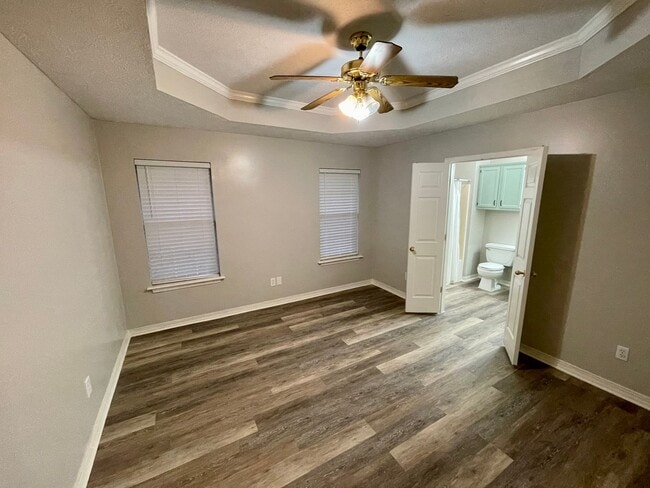 Building Photo - 3 bed 2 bath garden home in Brandon 047
