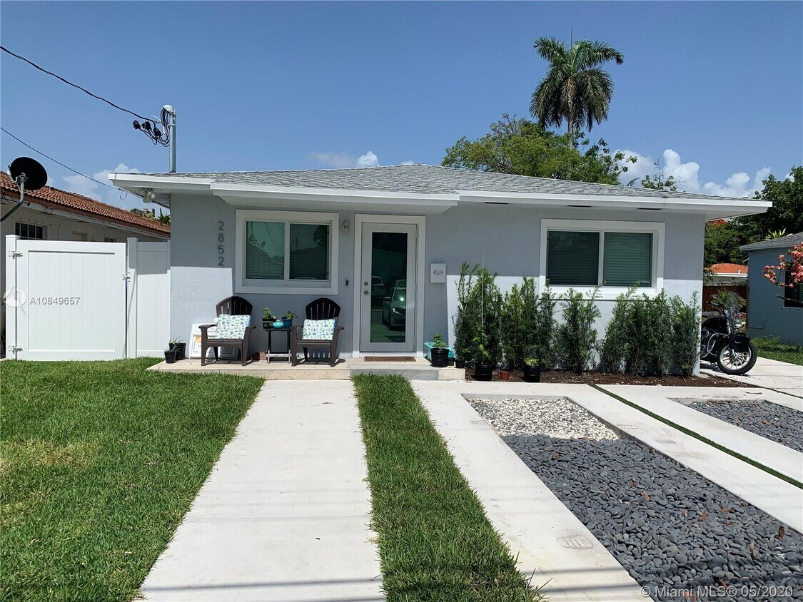Front - 2852 SW 36th Ave