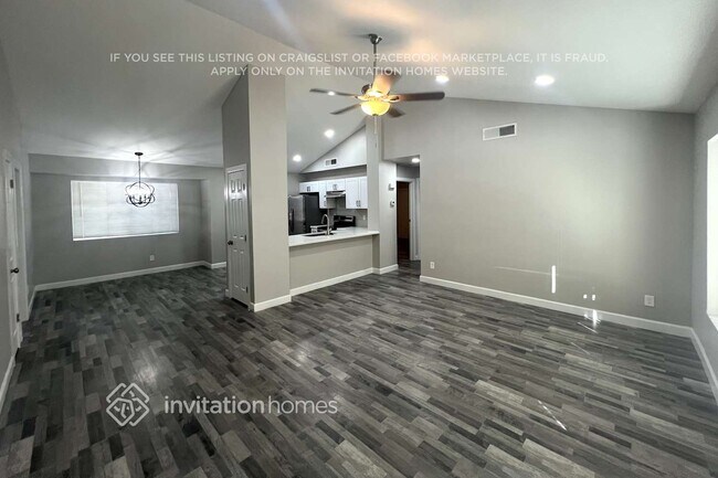 Building Photo - 3520 E Pueblo Ave