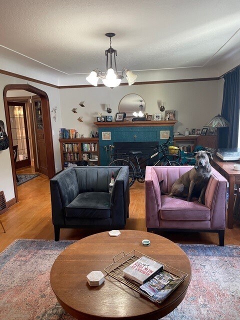Foto del edificio - 3700 NE Maywood Pl