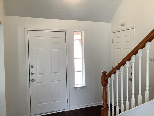Building Photo - 13318 Hilltop Cir