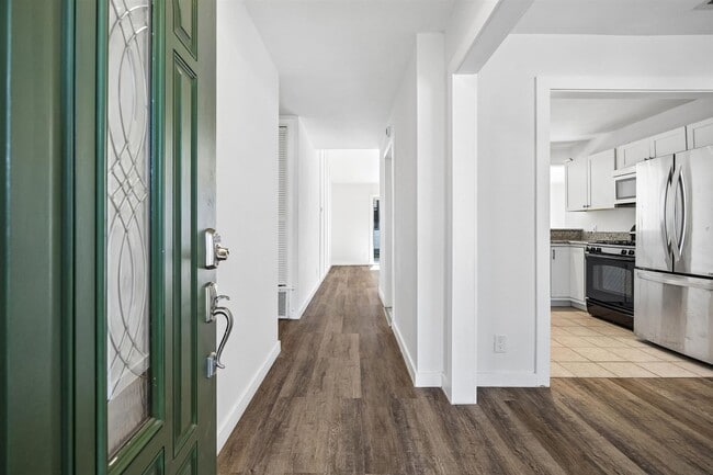 Building Photo - 1411 Fairfield Dr