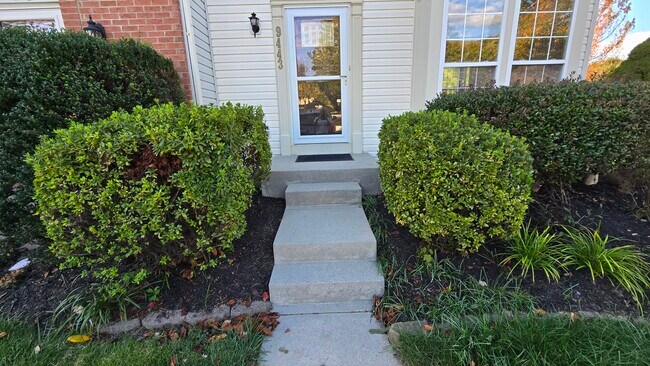 Foto del edificio - 9443 Birchwood Ln