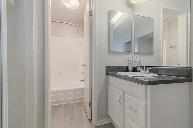 Foto del edificio - 21530 Califa St