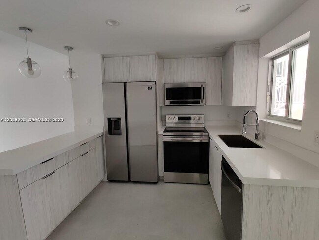 Foto del edificio - 3755 NE 167th St