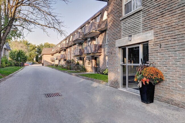 Photo du bâtiment - Egremont Street Apartments