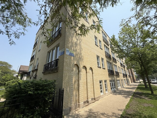 Building Photo - 4901 N Christiana Ave