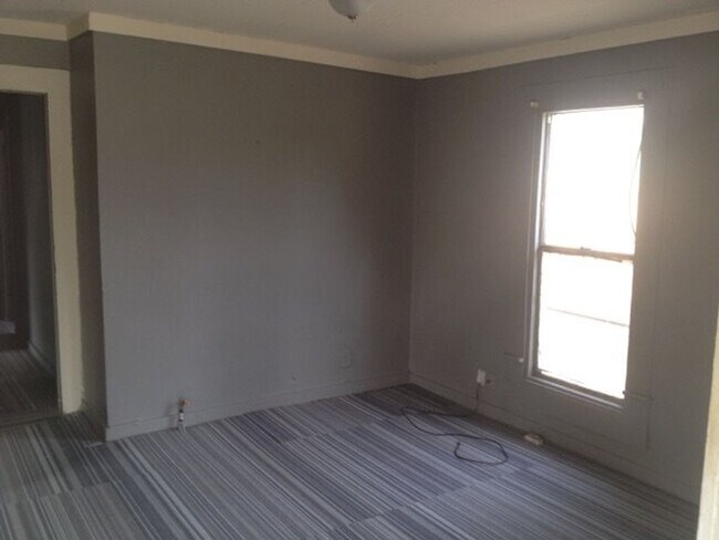 Foto del edificio - **AVAILABLE NOW**3 Bedroom / 2 Bathroom Ho...