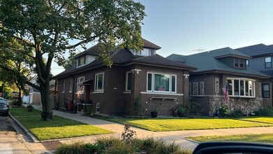 Building Photo - 5401 W Pensacola Ave