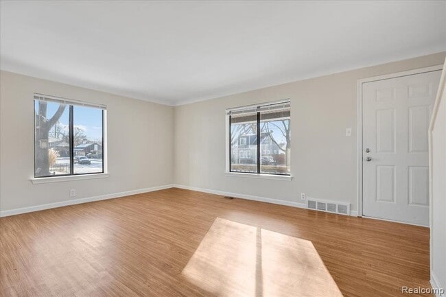 Foto del edificio - 60 W Harry Ave