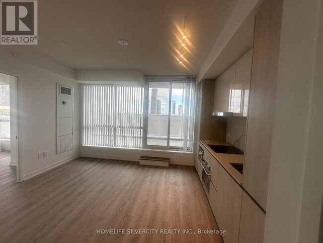 Photo du bâtiment - 8 Interchange Wy