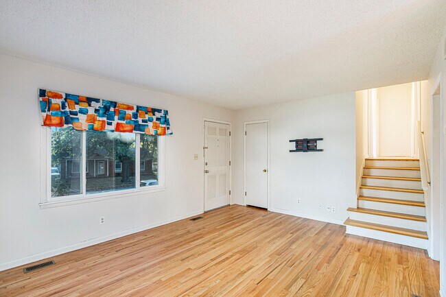 Foto del edificio - 8420 N Virginia Ave