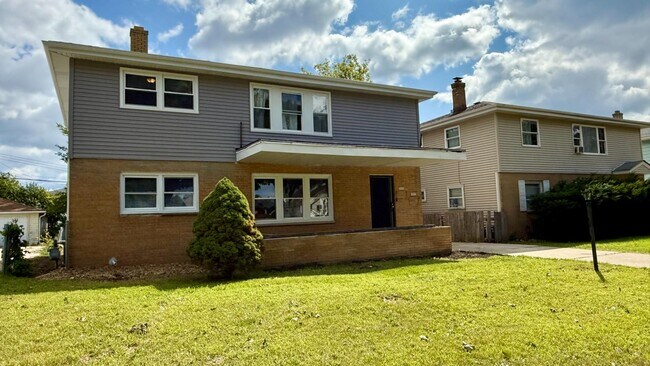 Foto del edificio - 5922 N 84th St