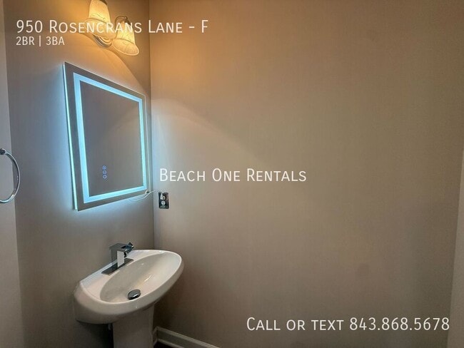 Building Photo - 950 Rosencrans Ln
