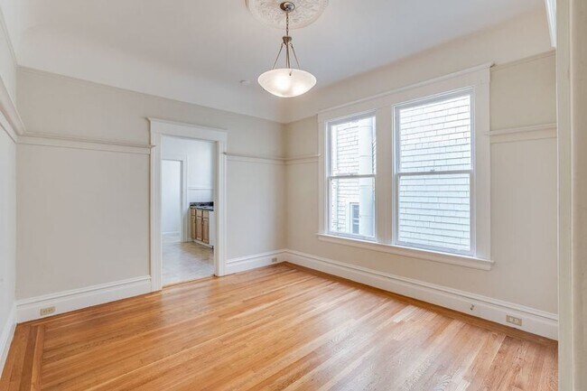 Foto del edificio - Top Floor Presidio Heights 1BD/1BA. On-sit...