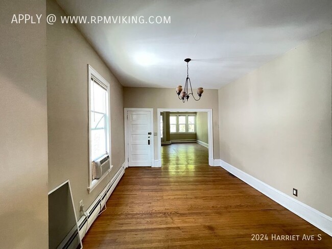 Building Photo - 2br 1BA Upper Level Duplex with Garage. Se...