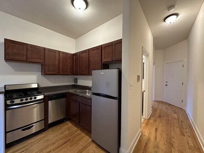 Foto del edificio - 824 W Cornelia Ave