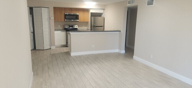 Foto del edificio - ANNUAL RENTAL - 2 BED / 2 BATH CONDO AT MYSTIC GARDENS