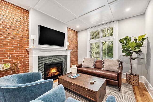 Foto del edificio - Historic 5bd  3bth Victorian Fully Updated!