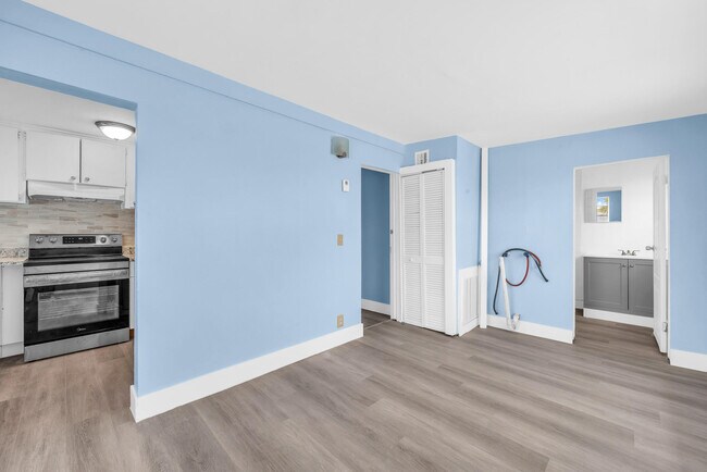 Foto del edificio - 1497 Silver Beach Rd