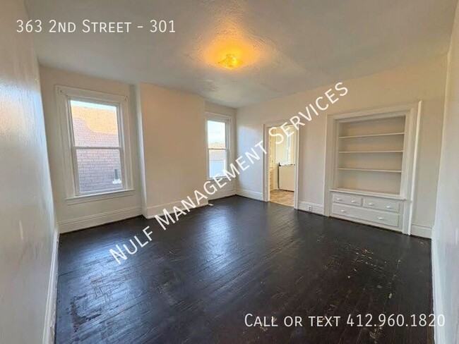 Building Photo - Eligible for Section 8: 3 Bed, 1 Bath Apar...