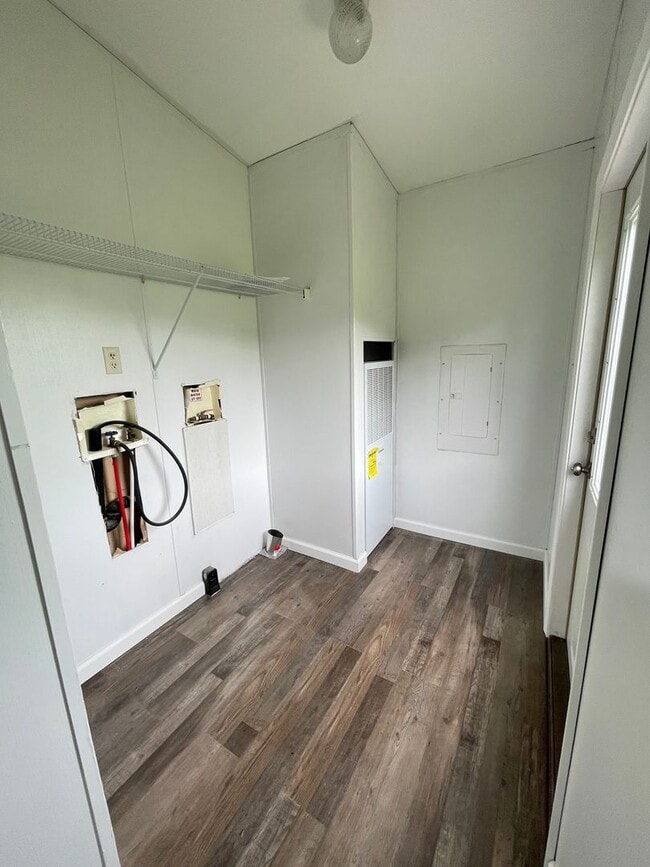 Foto del edificio - 3 Bed 2 Bath Home For Rent Outside of Bowling Green, MO