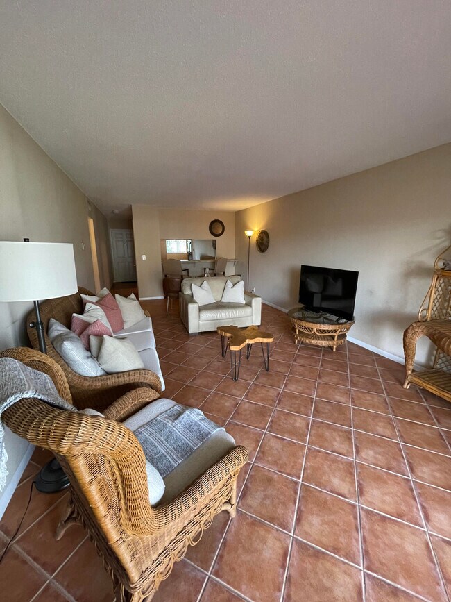 Foto del edificio - 1430 S Lakeside Dr