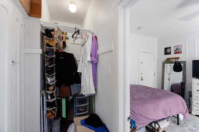 Foto del edificio - 3449 N Elaine Pl