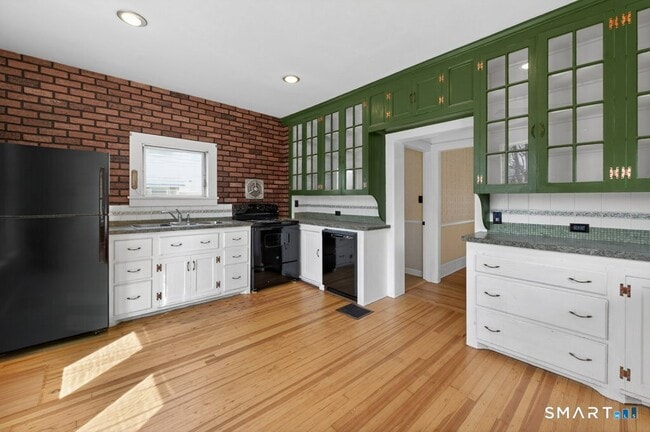 Foto del edificio - 164 W Main St