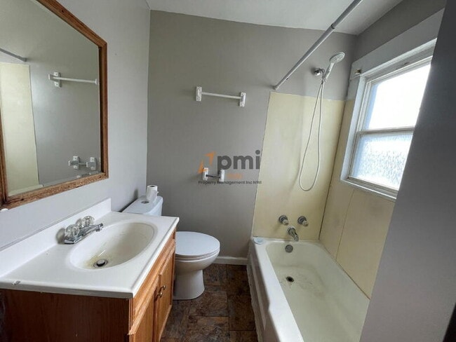 Building Photo - 523 1/2 Grove Street